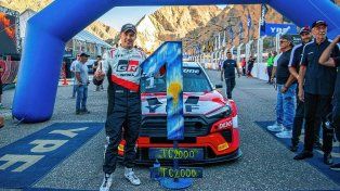 Matías Rossi con el uno en el Zonda de San Juan