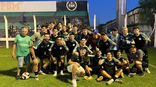 El festejo de PSM Fútbol, tras la muy buena victoria sobre Sarmiento de Maggiolo. Viene a paso firme en el Regional Amateur.