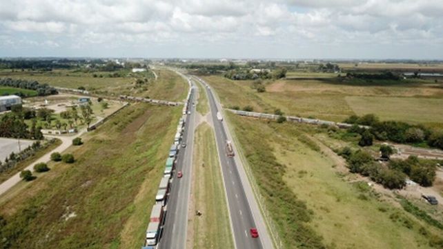 Foto ilustrativa. El gobierno provincial espera la llegada a los puertos de hasta 20 mil camiones diarios