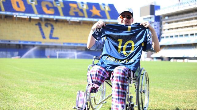 Con la 10. Christoffer Persson en el césped de la cancha de Boca.&nbsp;