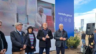 El ministro Domínguez (derecha) participó de la apertura de Agroactiva junto al gobernador Perotti y la presidenta de la muestra, Rosana Nardi.