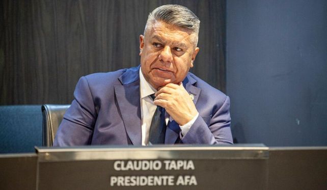 Claudio Tapia lleva adelante los destinos del fútbol con críticas de la mayoría de los hinchas y respaldo de los clubes.