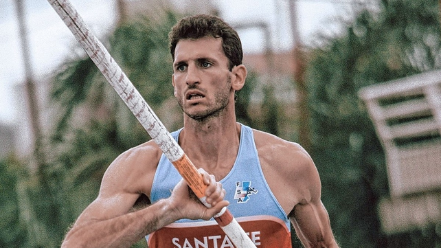 El santafesino Germán Chiaraviglio consiguió una marca de 5.55 y se consagró campeón argentino de salto con garrocha.
