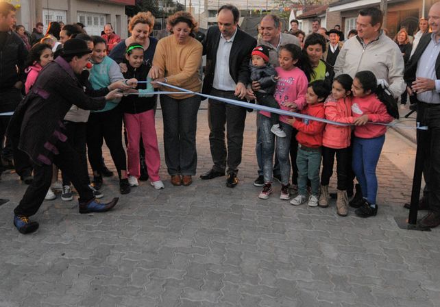 Pavimento articulado: el Intendente inauguró la cuadra 120