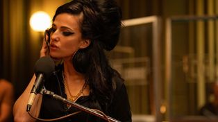 Back to Black, la biopic sobre Amy Winehouse, es uno de los estrenos destacados que llega a cines este jueves.