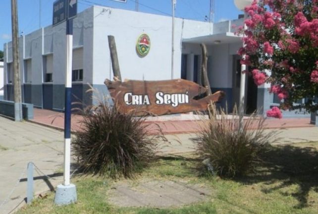 Violento asalto. Policías de Seguí y de la Dirección de Investigaciones tratan de aclarar el hecho.