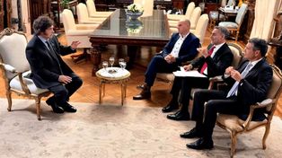 El presidente Javier Milei ofreció una entrevista a LN+ en la que vaticinó que el cepo al dólar se levantará cuando se resuelva el déficit fiscal.&nbsp;