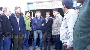 Naidenoff despidió a su esposa e hijo, acompañado por funcionarios y dirigentes nacionales