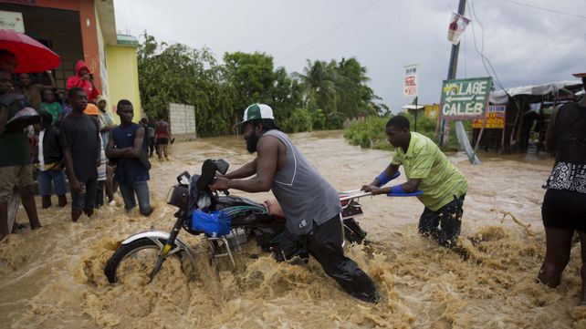 El huracán Matthew devastó Haití y castigó a Cuba en su camino hacia Bahamas y Florida