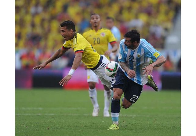 Argentina derrotó a Colombia en Barranquilla y por fin conoció la victoria