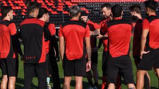 Cristian Fabbiani, quien no habló en conferencia tras la derrota ante Central, comenzará hoy a preparar el equipo de Newells de cara al próximo partido.