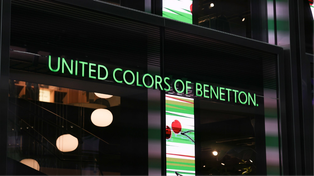 Benetton afronta un proceso de quiebra y cierra cientos de sucursales en todo el mundo.
