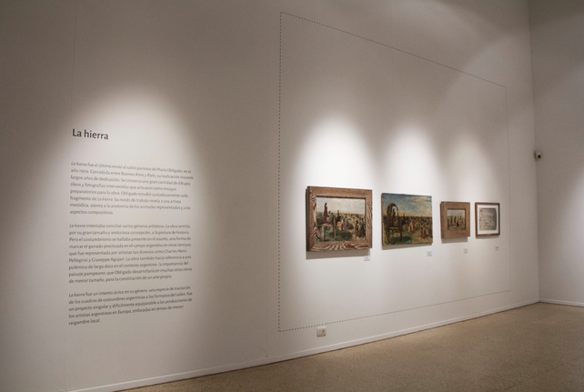 La marca de puntos en la pared durante la retrospectiva de 2019 que marcó la ausencia de la obra en el museo. 