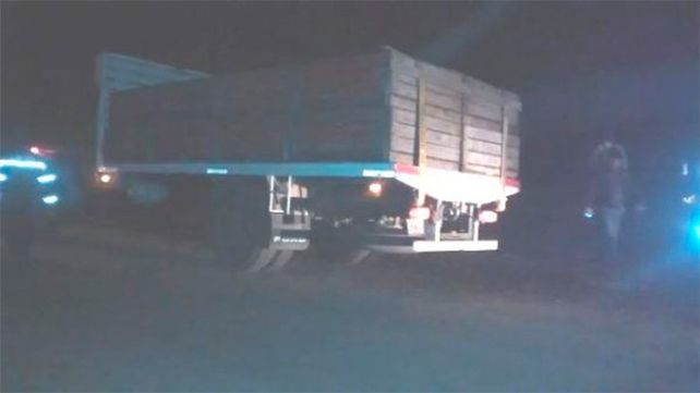 Un ciclista fue hospitalizado luego de ser chocado por un camión