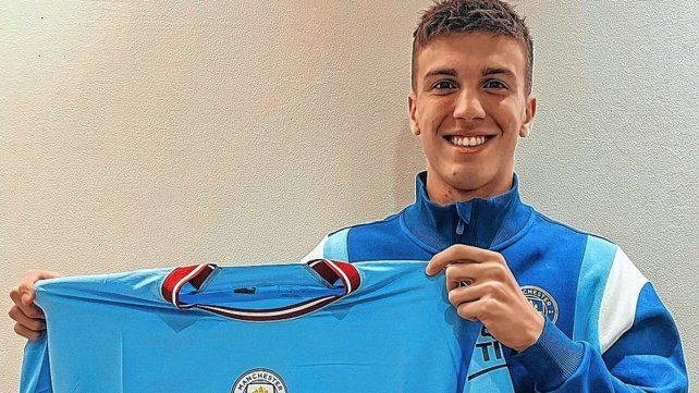 Manchester City oficializó la llegada de Máximo Perrone