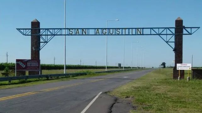 El acceso a la localidad de San Agustín El acceso a la localidad de San Agustín