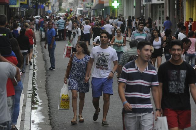 El comercio santafesino modifica sus horarios para lograr más ventas
