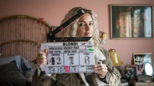 La actriz Dolores Fonzi dirigió su primera película, Blondi. La artista dio detalles de su primer film donde se pondrá detrás de las cámaras en un rol desafiante, cuya trama espera identificar a millones de mujeres.&nbsp;