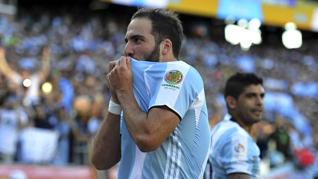 Argentina le gana 2 a 0 a Venezuela y pasa a semifinales de la Copa América