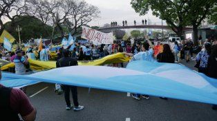 Manifestantes liberales insultaron a dirigentes y periodistas