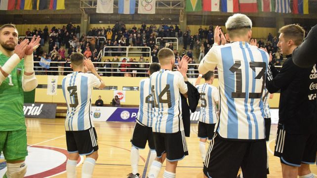 Agradecidos. La selección argentina jugó en Rosario ante Paraguay en el 2022 y el público respondió muy bien.