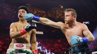Canelo Álvarez defendió sus coronas en una pelea vibrante ante Munguía