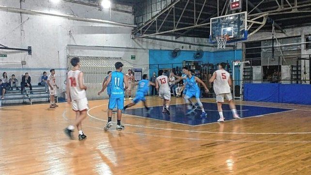 Unión B goleó a República y lo dejó al borde del descenso
