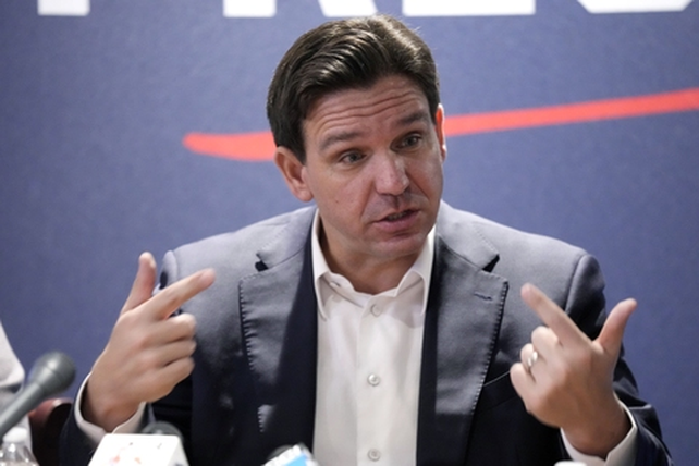 El gobernador republicano de Florida es un conservador. Su legislaci&oacute;n hizo posible la censura de los libros en las escuelas. 
