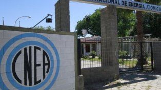 Crisis en la Comisión Nacional de Energía Atómica: despidieron a casi un centenar de profesionales