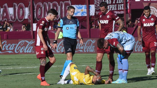 Jhonatan Candia ya sufrió el esguince de rodilla. Pudo seguir