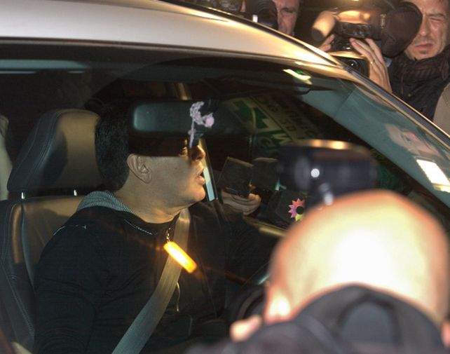 Maradona fue anoche a visitar al papá de Verónica y abuelo de su hijo Diego Fernando.