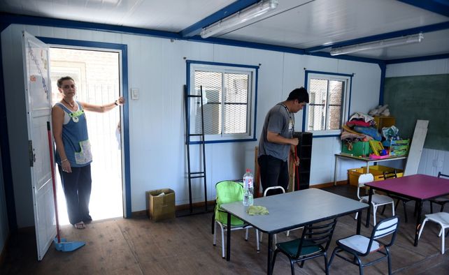 Un castigo para alumnos y docentes: dos aulas móviles de chapa y sin ventilador en la Escuela Nº 1333
