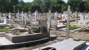 ¿Un alma en  pena?: empleados de un cementerio graban gritos desgarradores en plena noche