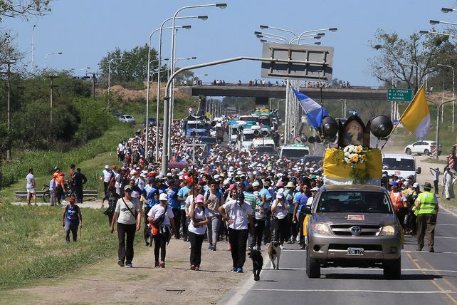 Marcha de los Pueblos: Puiggari recibió la Virgen