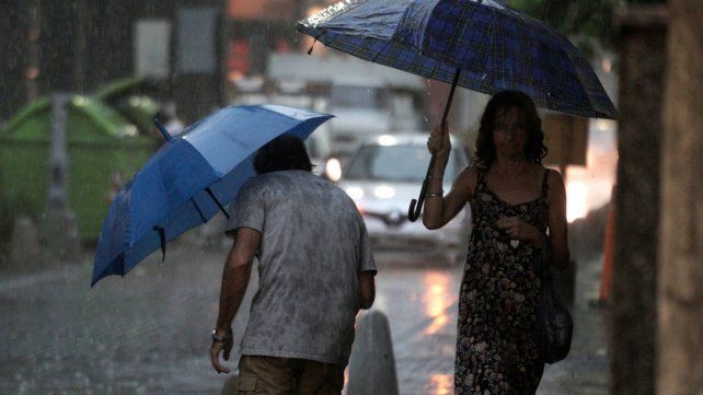 Pronostican un lunes con aumento de temperatura y chaparrones en Rosario