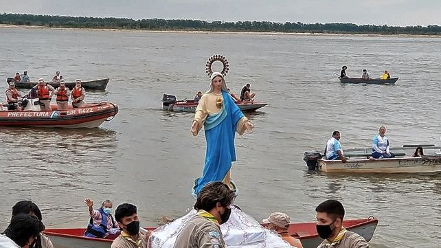 Muestra de fe. La imagen del Inmaculado Corazón de María y la tradicional llegada a la zona de los miradores de Bajada Grande.