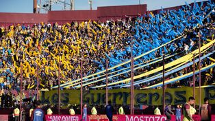 Los hinchas de Central agotaron las 6.500 localidades que Lanús puso a disposición. De yapa festejaron un triunfo.