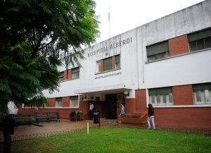 Fue a jugar un partido de fútbol 5 a la noche, un rival lo apuñaló y terminó internado