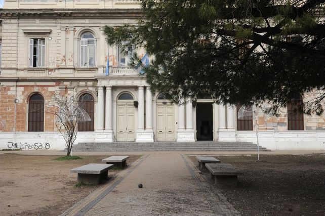 Padres y alumnos del Normal 1 denuncian la presencia de ratas en la escuela