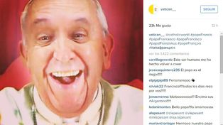 El Papa Francisco revolucionó las redes sociales tras publicar su primera selfie
