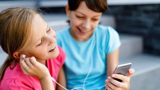 Los riesgos de la adolescencia apresurada