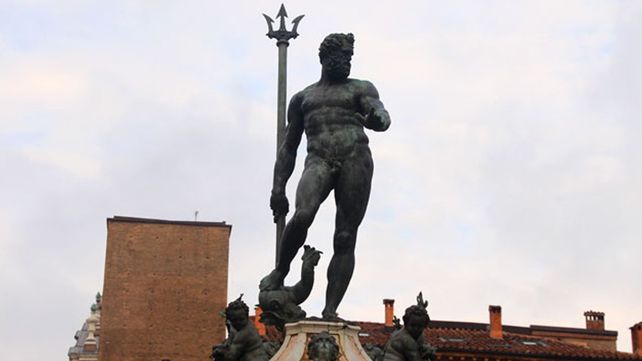 Facebook censuró la foto de un dios por  ser explícitamente sexual