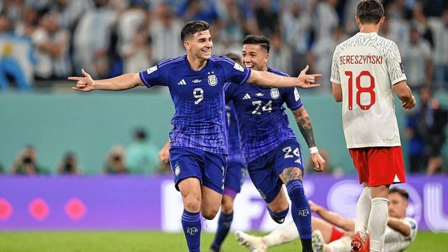 Julián Álvarez marcó el segundo gol de Agentina en la victoria frente a Polonia.