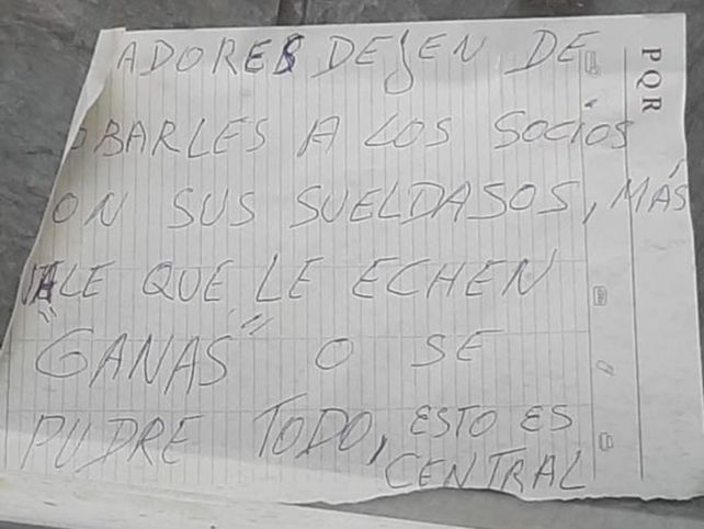 El mensaje en todo amenazador fue depositado frente al ventanal de la sede de Central de calle Mitre.
