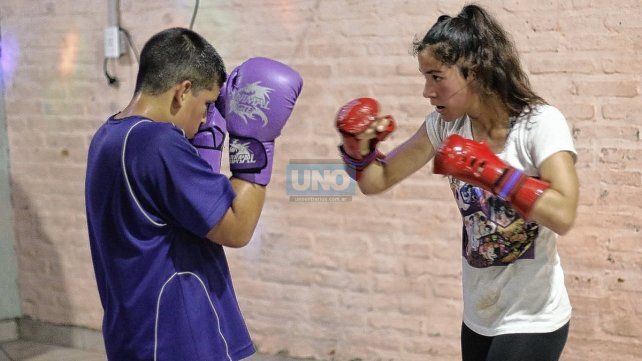 Velada de kick boxing en el Club San Agustín.