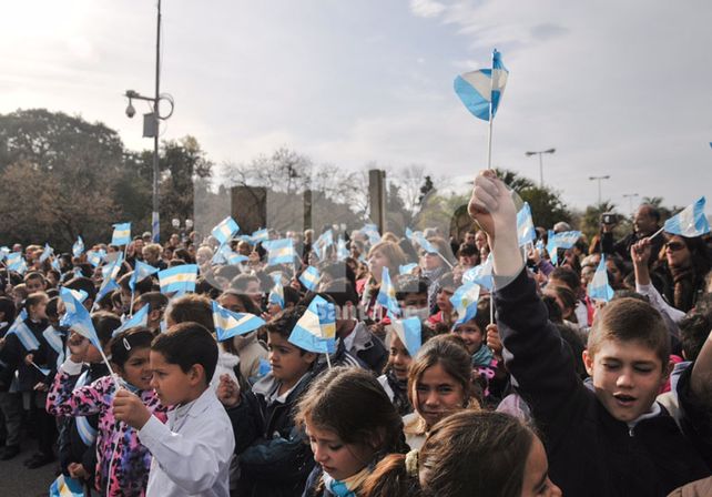 Alumnos santafesinos le prometieron fidelidad a la Bandera