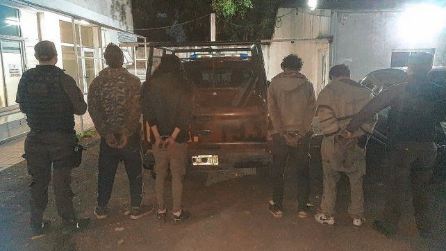 Fueron detenidos por robar rieles e incendiar un vagón