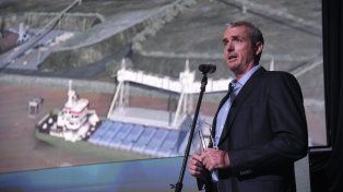 Nicolás Bahr contó ante los empresarios la importancia de esta enorme inversión para Timbúes.