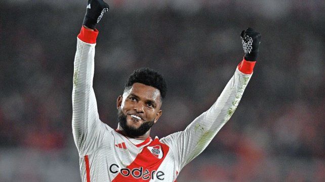 Miguel Borja festeja el primer gol de River ante Talleres.