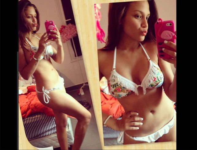 Barbi Vélez muy sexy en selfies con trompita frente al espejo
